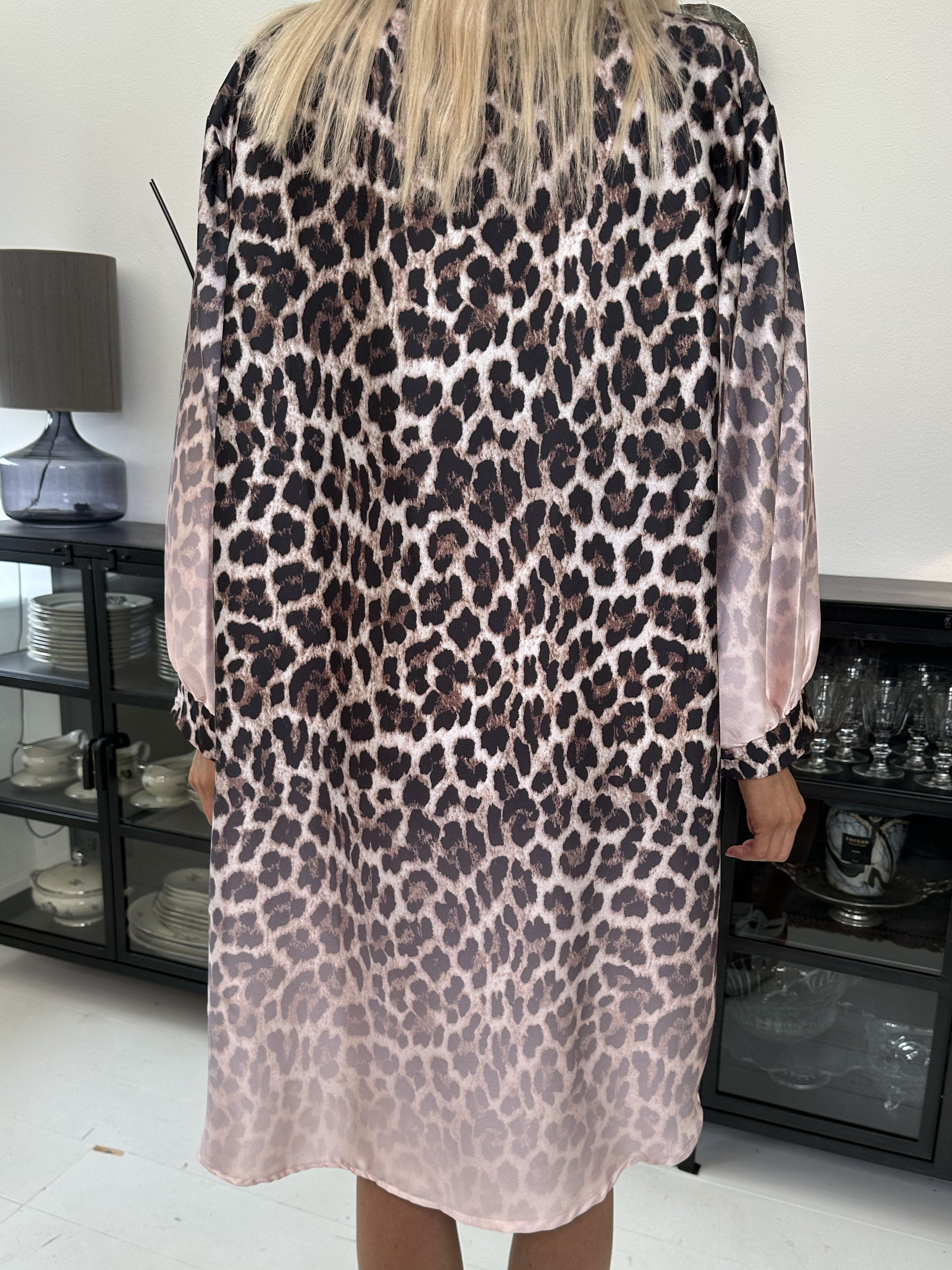 Anemone - Leopard skjorte i silkelook